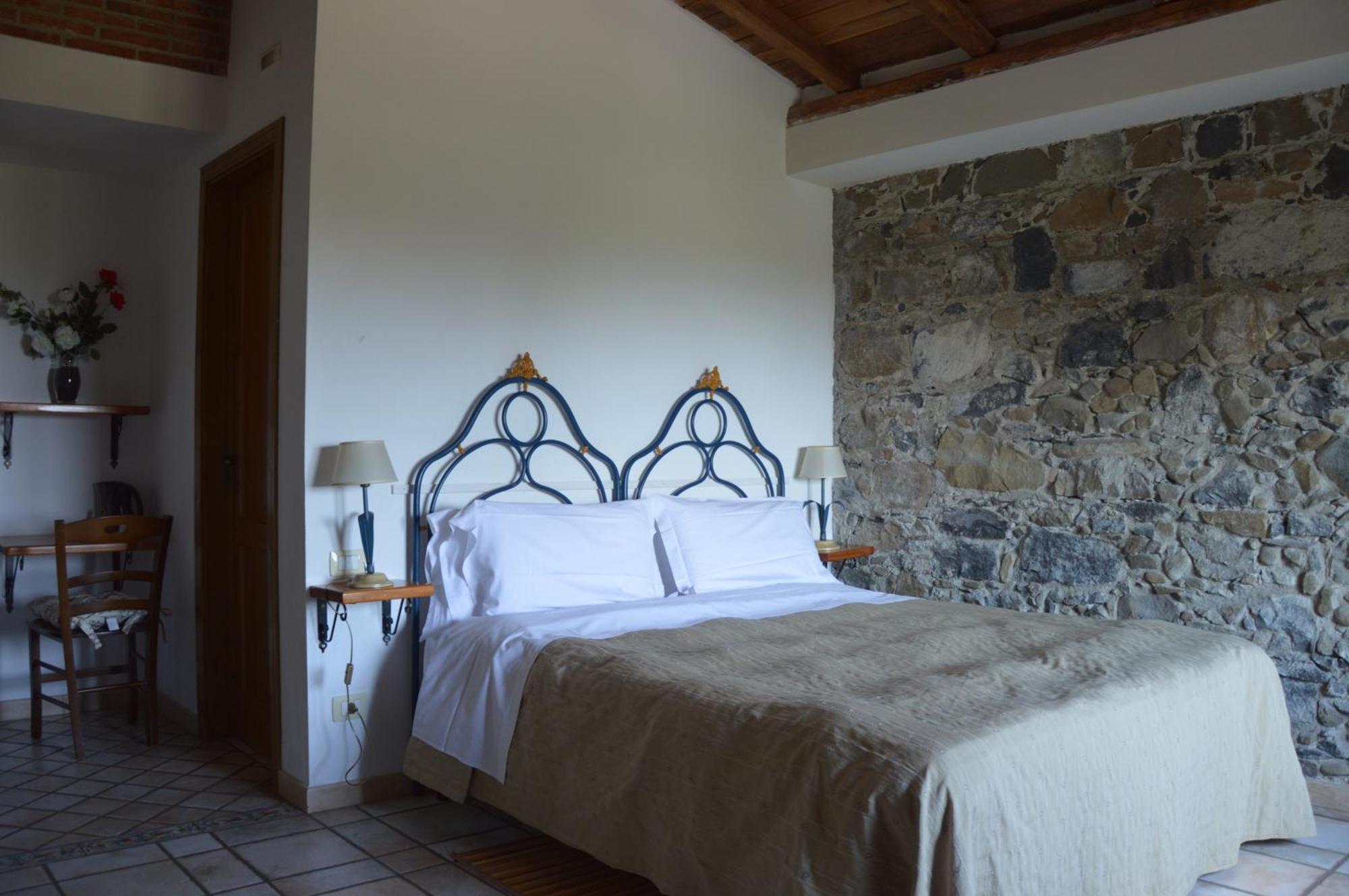 Antico Borgo Etneo Country Hotel Calatabiano Ngoại thất bức ảnh