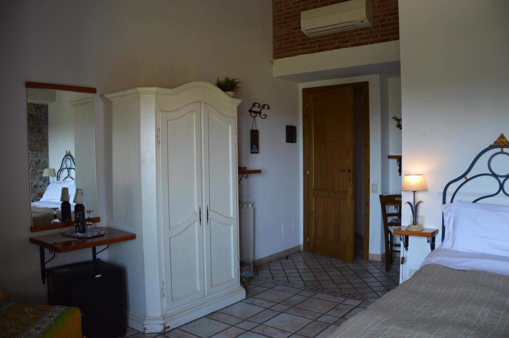 Antico Borgo Etneo Country Hotel Calatabiano Ngoại thất bức ảnh